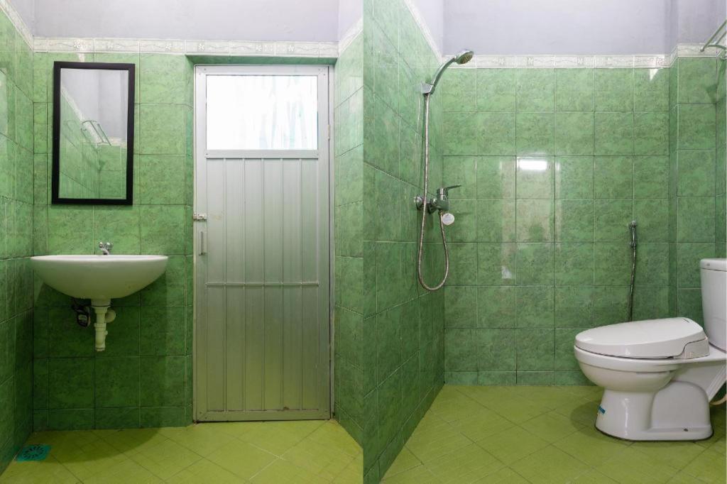 Spot On 2063 Bethania Residence Kupang  Exterior photo