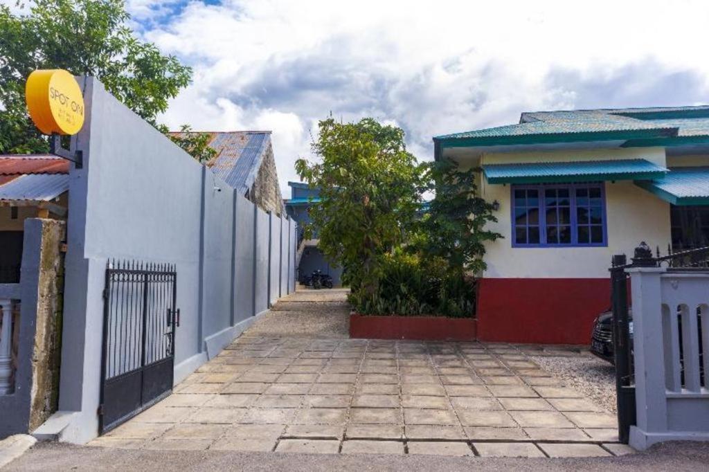 Spot On 2063 Bethania Residence Kupang  Exterior photo
